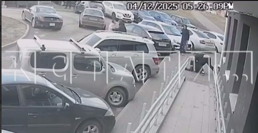 Мужчины с топором набросились на нижегородца на улице - фото 1