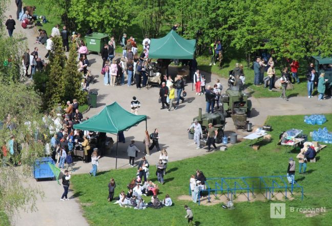 Без парада и салюта: как прошел День Победы в Нижнем Новгороде — фоторепортаж - фото 59