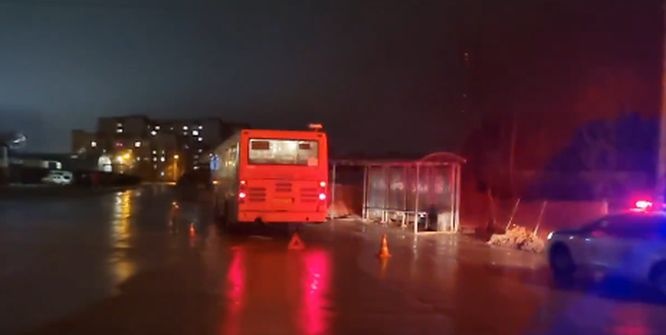 Мужчину увезли в больницу после поездки в нижегородском автобусе - фото 1