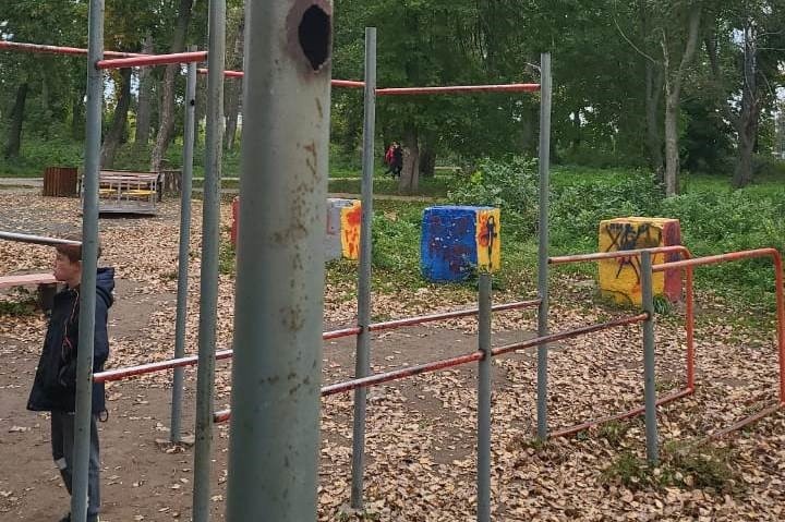ОНФ: жителям Починок предложили самостоятельно отремонтировать детскую площадку - фото 2