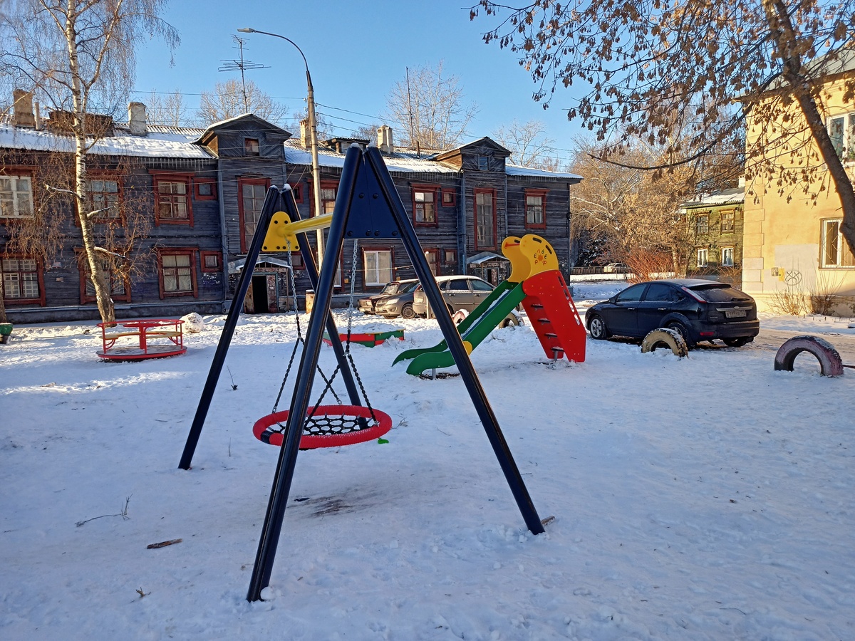 Три новые детские площадки обустроили в Московском районе - фото 1