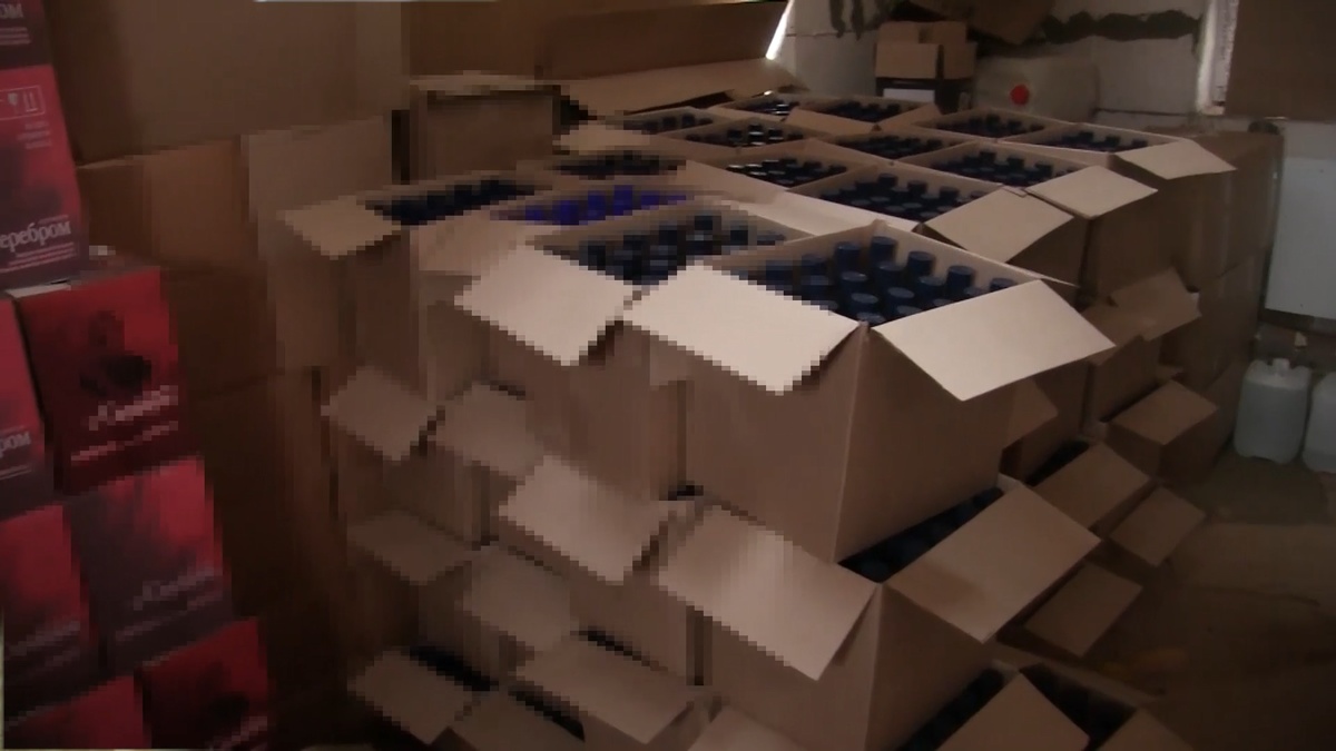Более 4,5 тысячи бутылок с нелегальным алкоголем изъяли в Арзамасе - фото 1