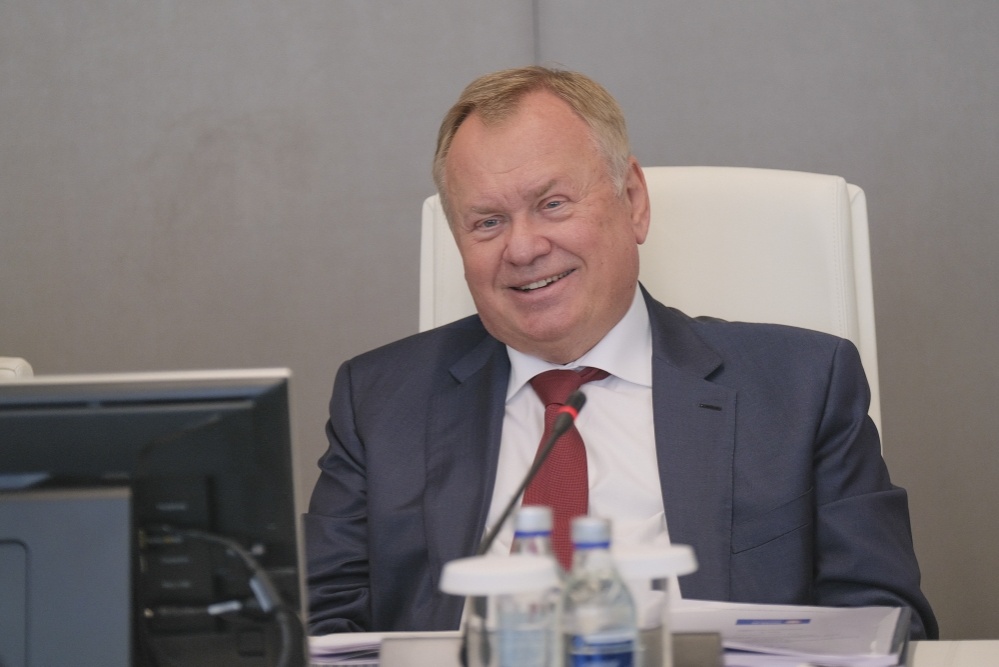 Глава ВТБ Андрей Костин рассказал, как лично протестировал оплату по QR-коду в Китае, купив апельсин​​​ - фото 1