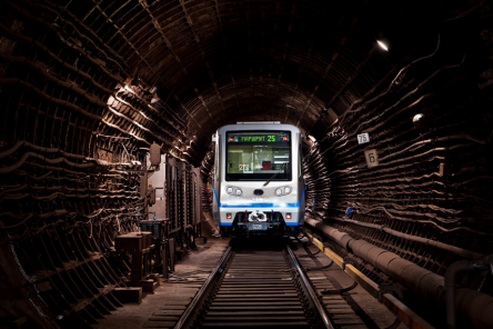Выбери название первого поезда станции метро &laquo;Стрелка&raquo; (ГОЛОСОВАНИЕ)