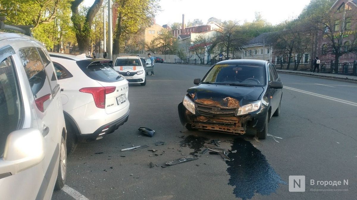 Такси попало в ДТП в центре Нижнего Новгорода | 15.05.2024 | Нижний Новгород  - БезФормата