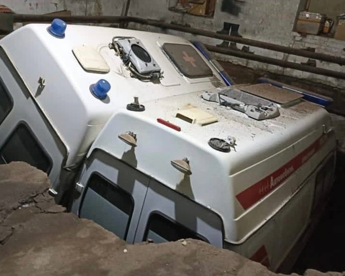 Машины скорой помощи провалились под землю в гараже Починковской ЦРБ - фото 1