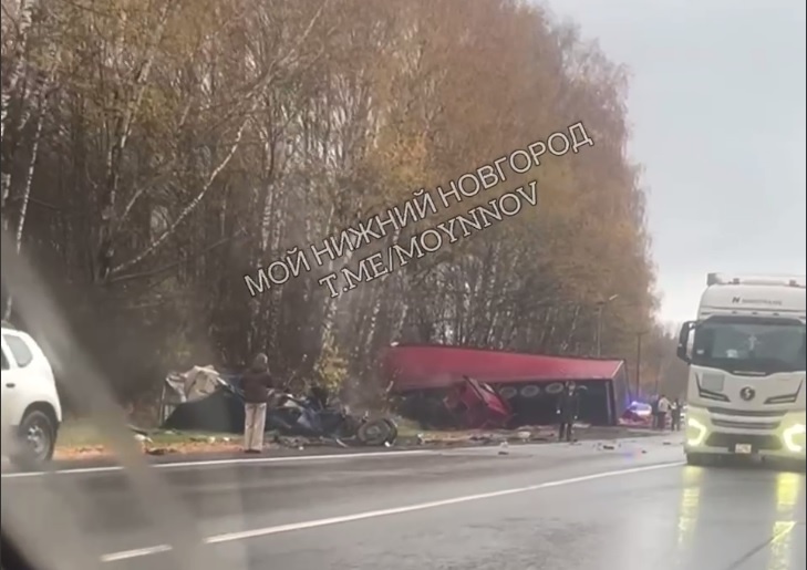 Смертельное ДТП с грузовиками произошло на трассе М-7 в Кстовском районе - фото 1