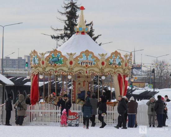 С блинами и в сугробах: как прошла Масленица в Нижнем Новгороде — фоторепортаж - фото 19