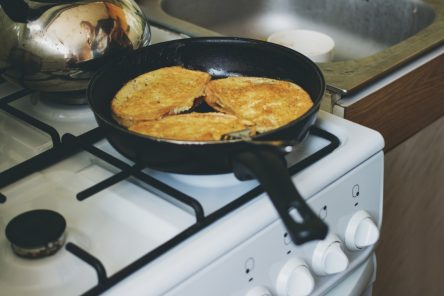 Три мифа о том, почему нельзя ставить горячую еду в холодильник